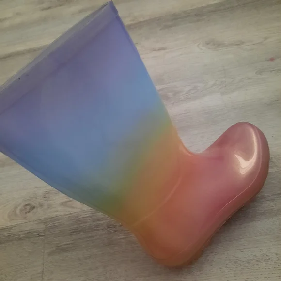 Girls Rainbow Gradient Rain Boots - Picture 4 of 9